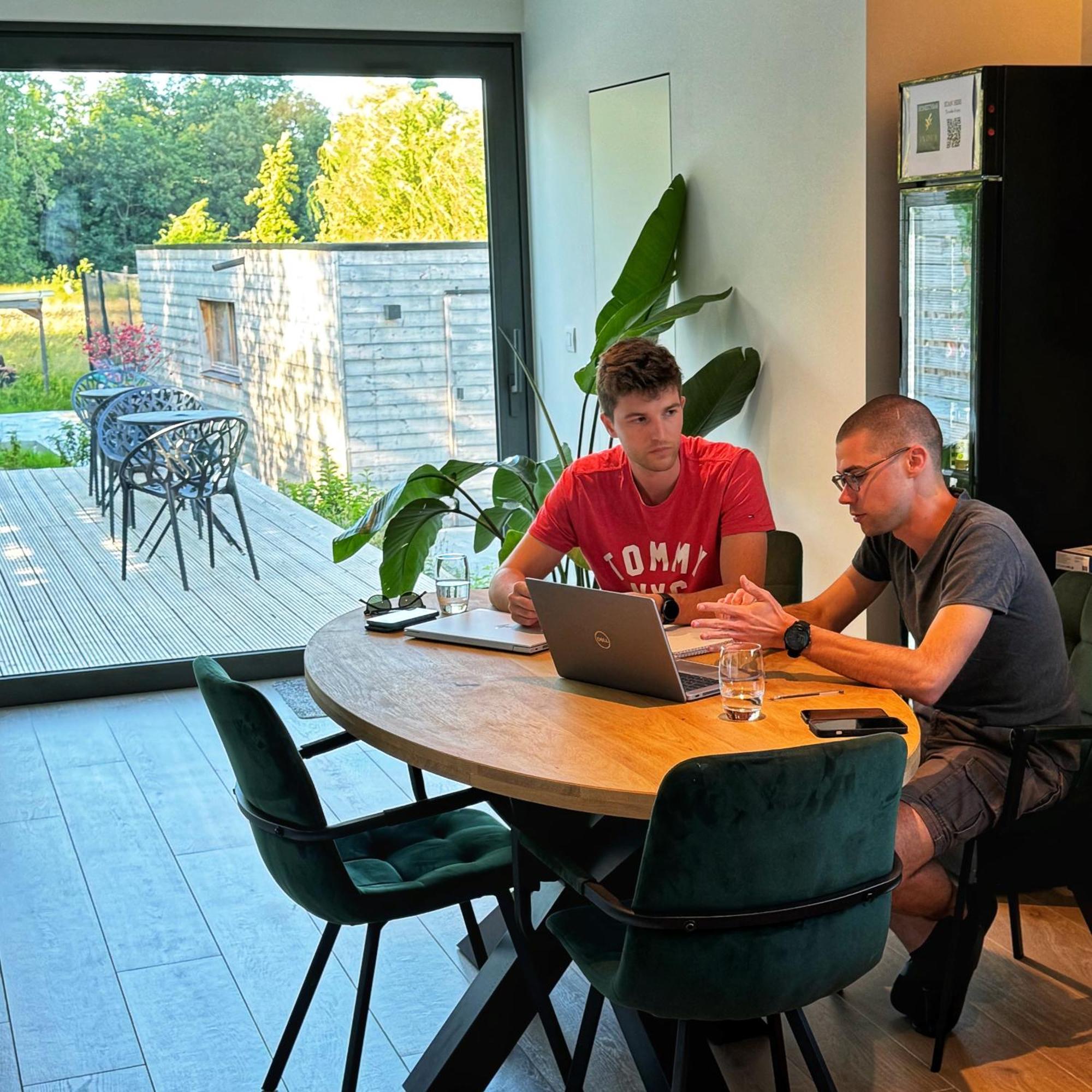Inova Guesthouse Хасселт Экстерьер фото