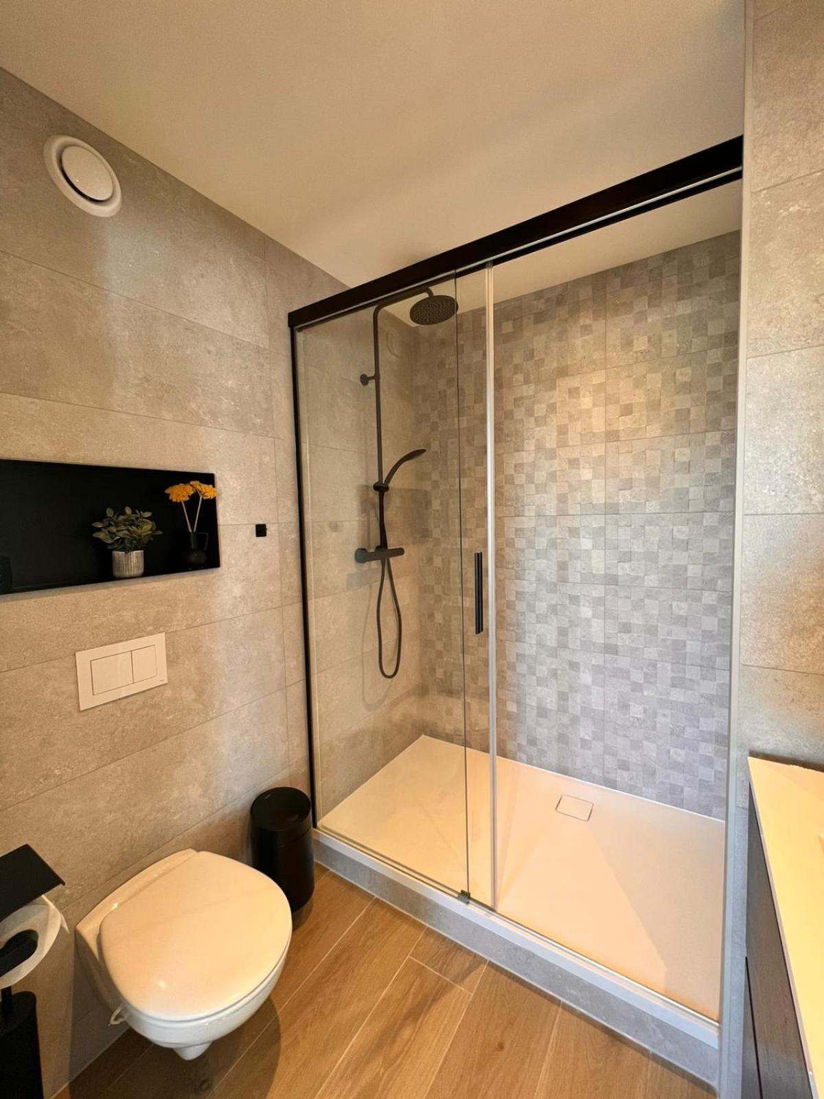 Inova Guesthouse Хасселт Экстерьер фото