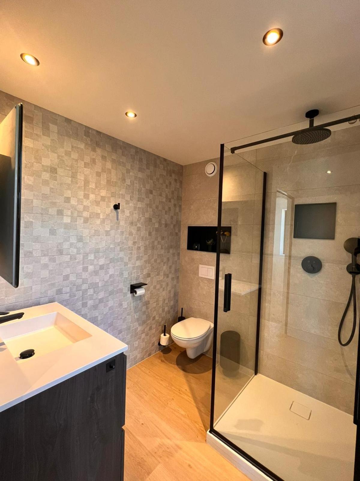 Inova Guesthouse Хасселт Экстерьер фото