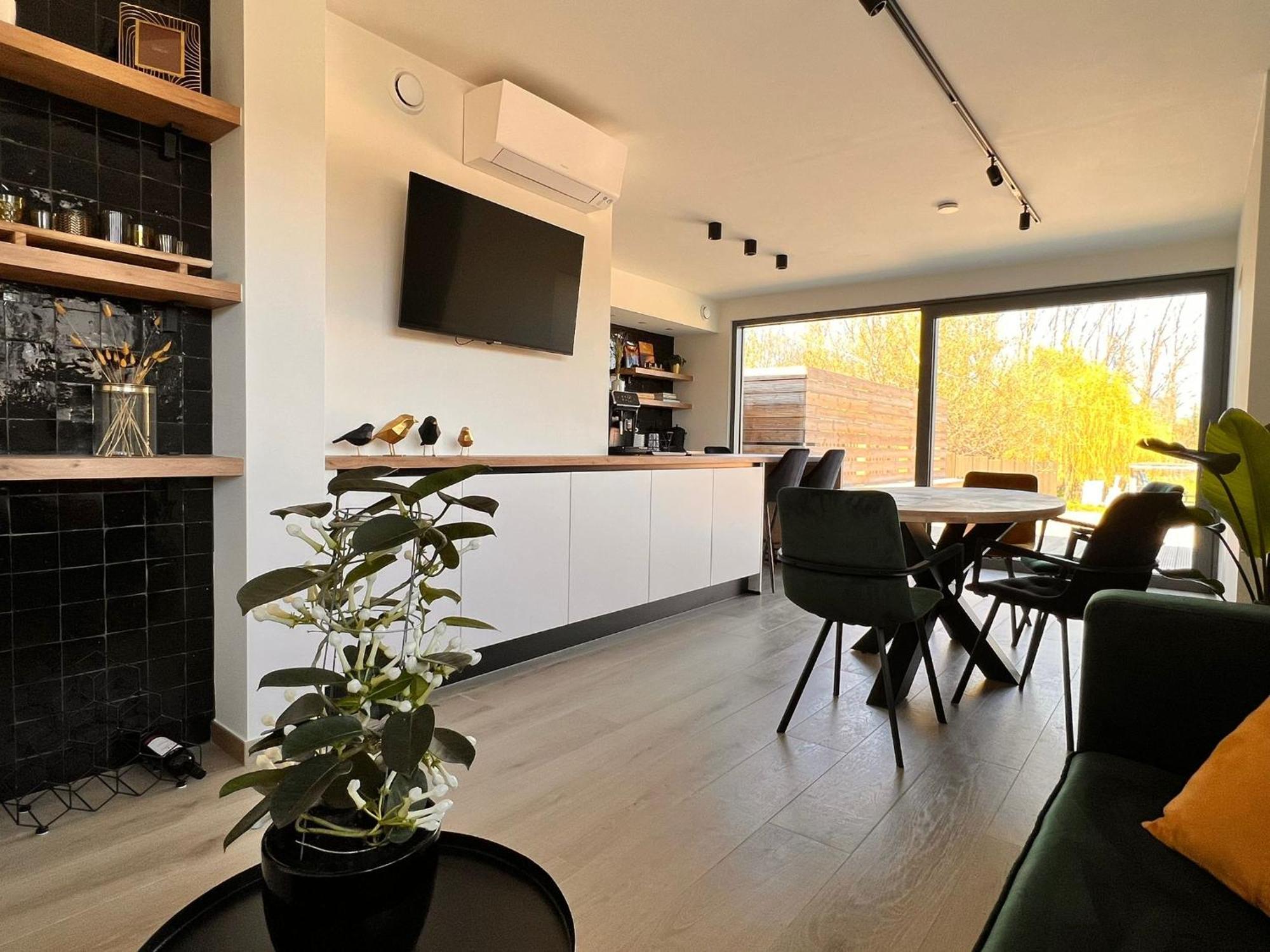 Inova Guesthouse Хасселт Экстерьер фото